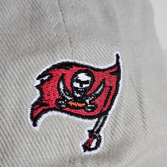 Vintage NFL Tampa Bay Bucs Hat Y2K Buccaneers Khaki Strapback Cotton Cap - Picture 4 of 13